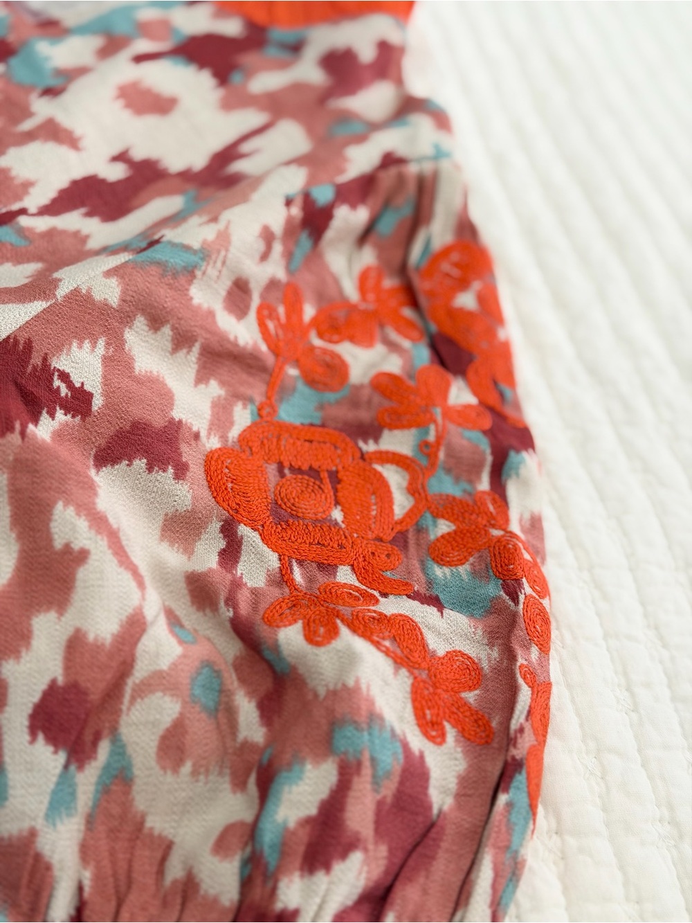 NWT Watercolor VOY Embroidered Abstract Blouse. Women’s Sz-M Embellished | Coral - Picture 11 of 12